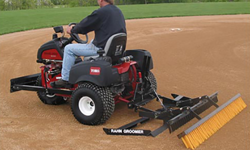 Rahn Groomer manufactures a range of equipment towing hitches for our professional aggregate and turf grooming equipment, including equipment from Toro.